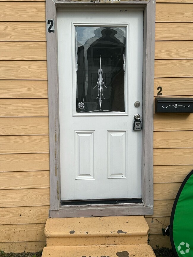 Building Photo - 413 N Live Oak St Rental