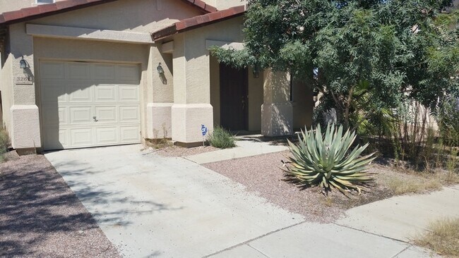 Building Photo - Tucson Oasis: 3-Bed, 2-Bath Home with Spacious Private Yard & Patio