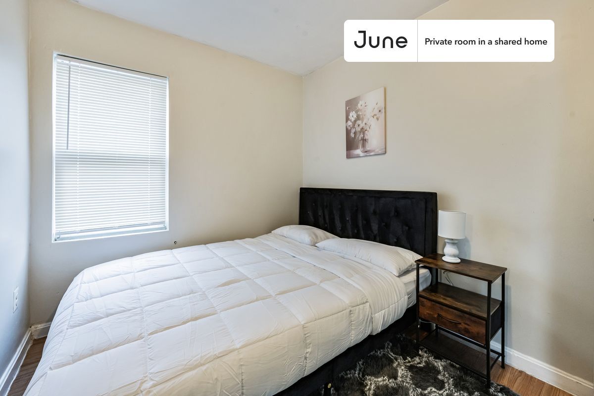 Private bedroom in 3 bed/1 bath Home - Private bedroom in 3 bed/1 bath Home