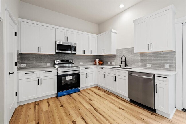 Photo - 2309 Montopolis Dr Unidad 3 Rental