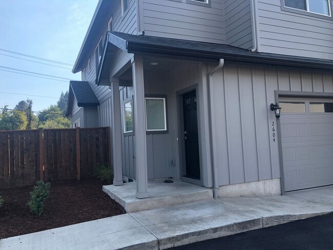 Photo - Newer 3 bedroom, 2.5 bath duplex in desirable neighborhood!