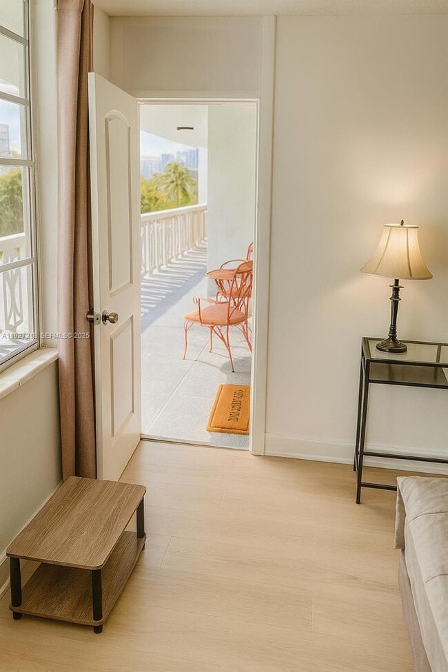 Photo - 1732 Meridian Ave Unit 502