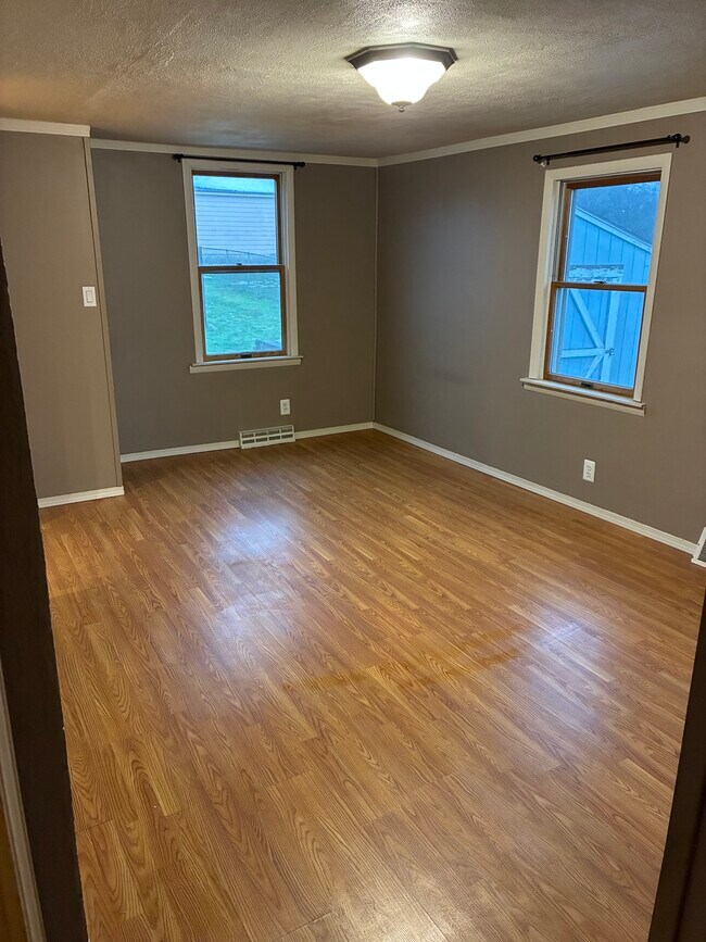 Photo - 305 Calder Ave