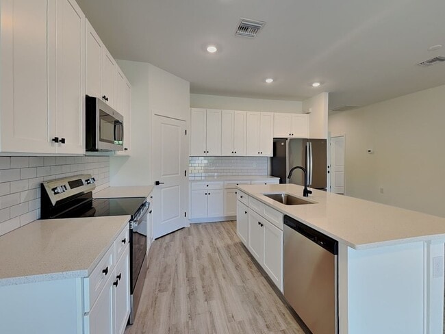 Photo - 558 Nimitz Blvd