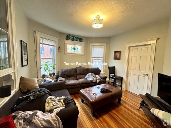 Building Photo - 159 Boston St Rental