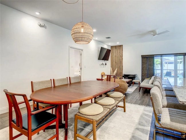 Photo - 902 8th Ave NW