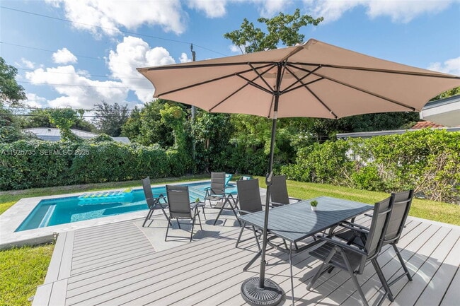 Photo - 260 NE 46th St