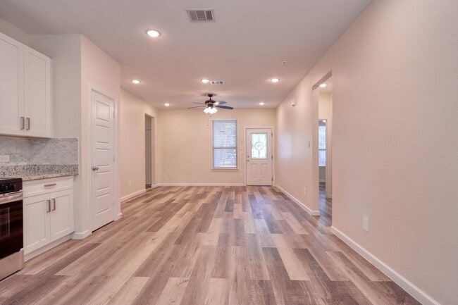 308 N Goodman Ave
