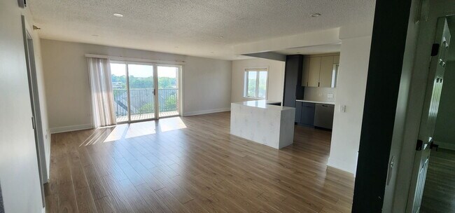 Photo - 7400 Lincoln Ave Unidad 603