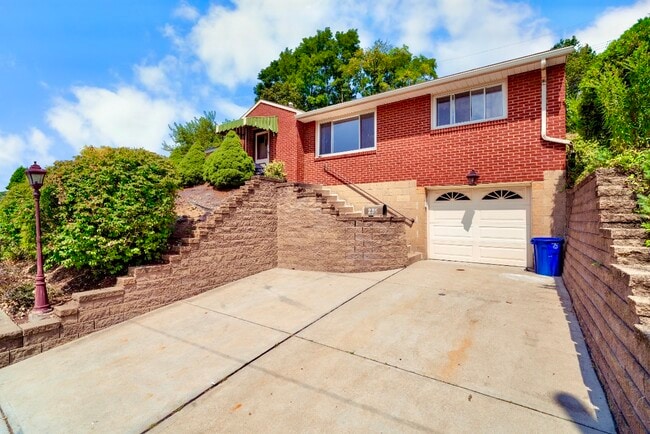 Building Photo - 235 McKinley St