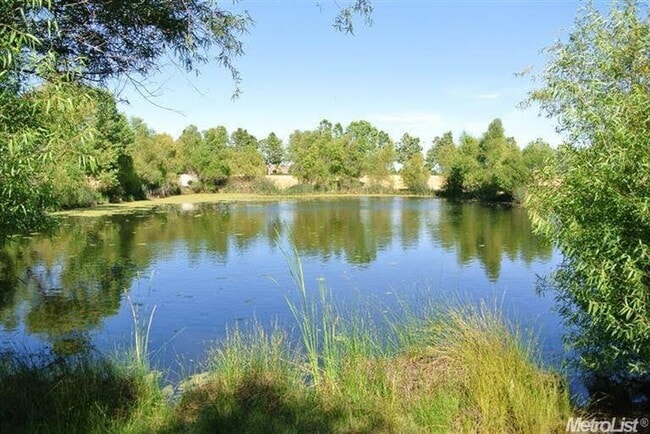 Photo - 1900 Danbrook Dr