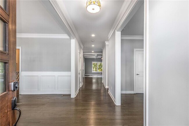 Photo - 207 Mellrich Ave NE