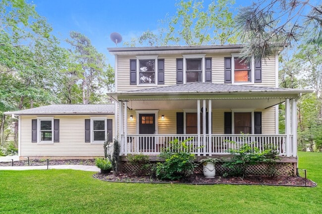 Building Photo - Private 3-Bedroom Home on 5 Acres with Mod...