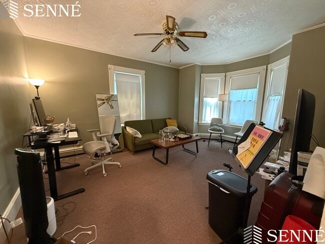 Building Photo - 392 Windsor St Unit 1 Rental
