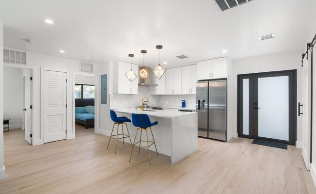 Photo - 303 De Carie St
