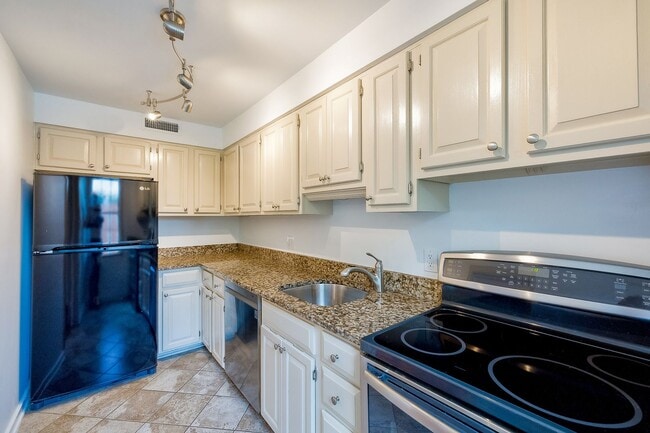 Photo - Charming 1BR/1BA in Silver Spring – $500 Move-In Credit (Look & Lease by March 1!) Unidad 202