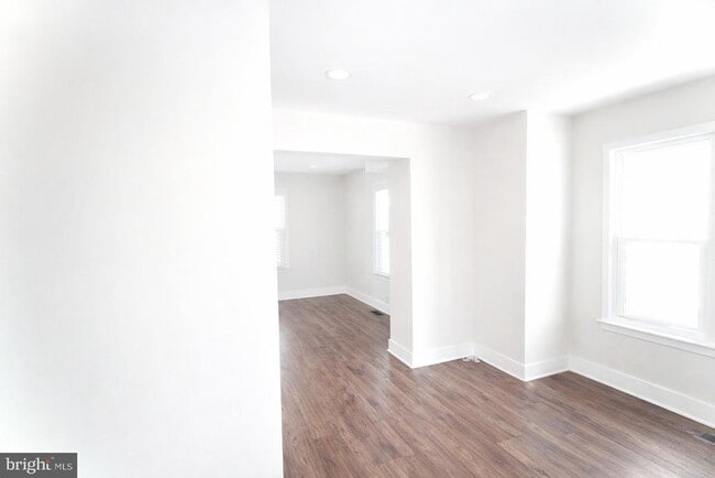 Photo - 2607 Hamlin St NE