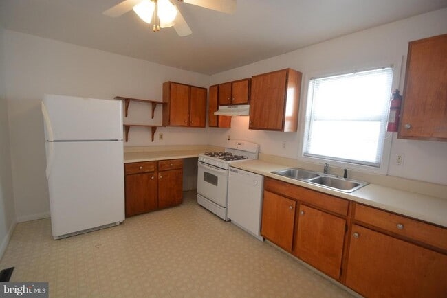 Building Photo - 23 S Upham St Unit A