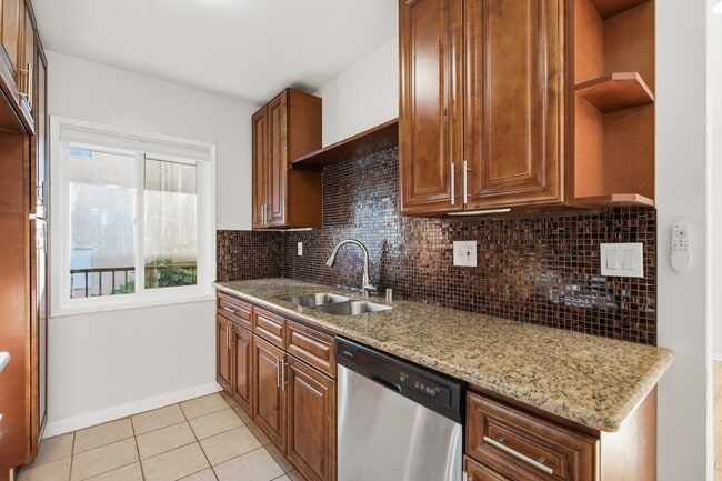 14616 Magnolia Blvd