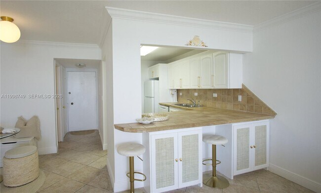 Photo - 5555 Collins Ave Unidad 15M