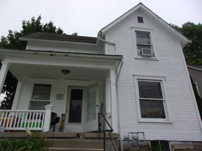 Building Photo - 517 Riverside Dr