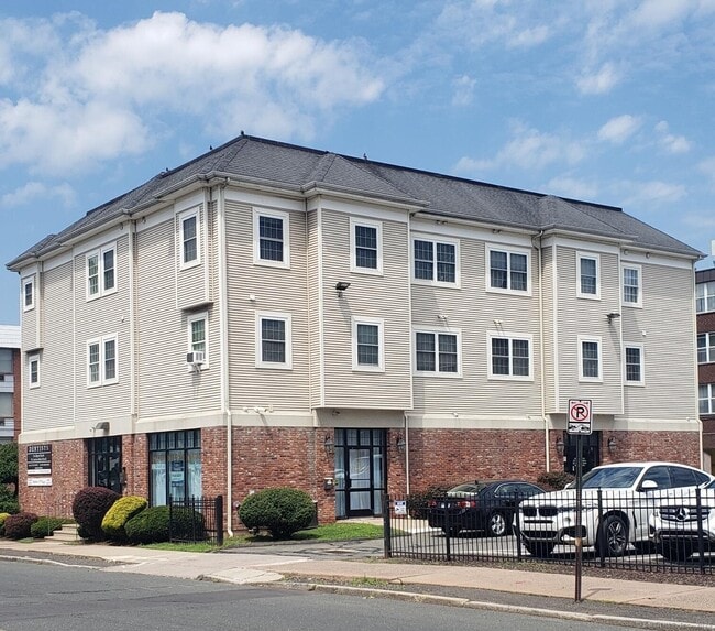 Building Photo - 112 S Whitney St Unit 202