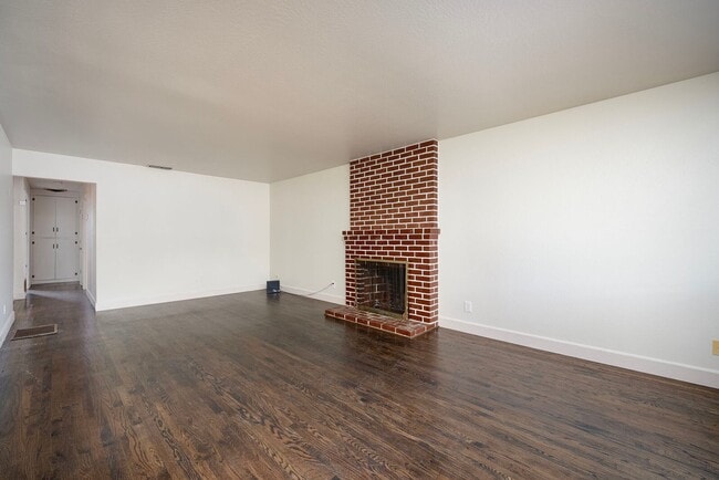 Photo - 1757 Wakefield Way
