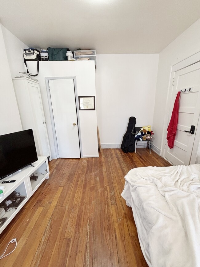 Photo - 535 E 29th St