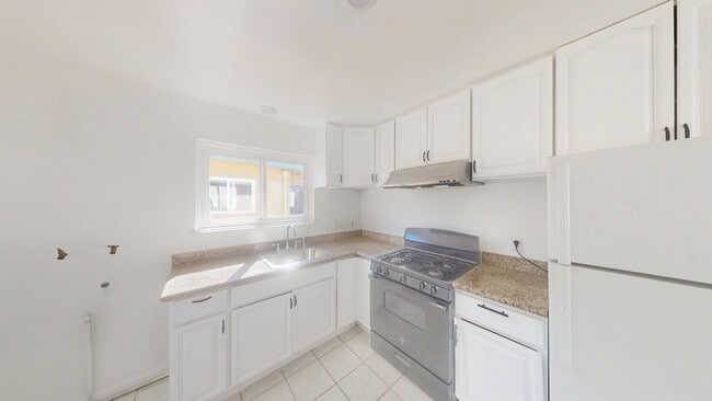 Building Photo - 1620 99th Ave Unit 1