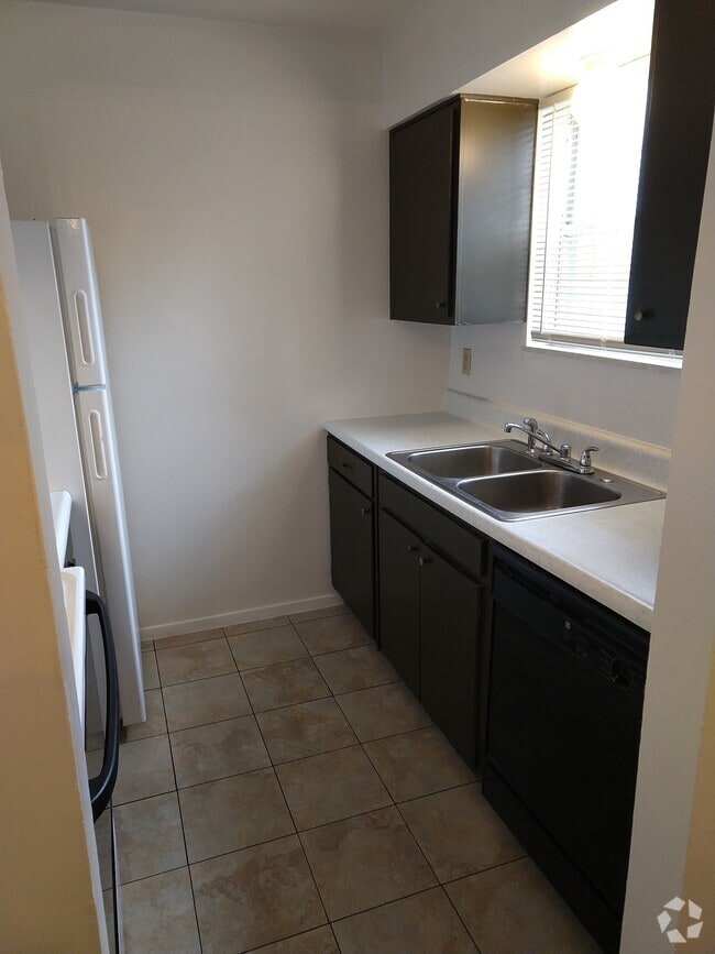 Building Photo - 8041 Pippin Rd Unit E-1 Rental