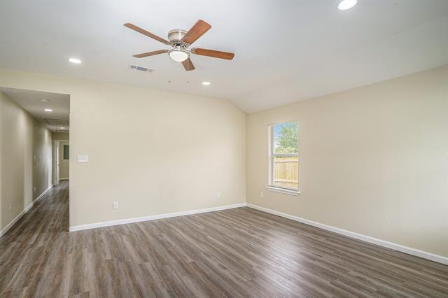 Photo - 2200 Brookes St