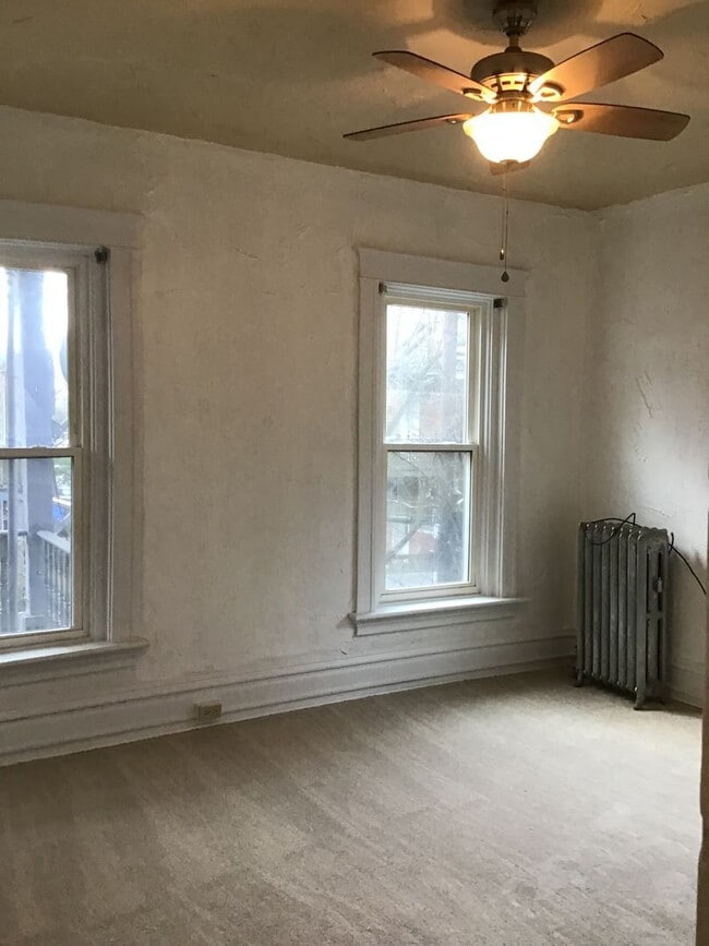 215 Woodbine St Unidad 215 WOODBINE ST- #2R