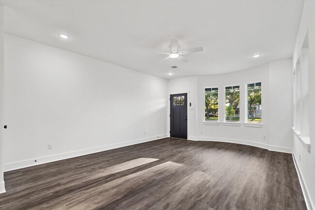 Photo - 227 S Broadway St