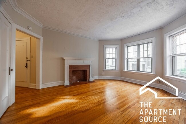 Building Photo - 925 Forest Ave Unit 1E