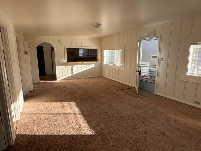 Photo - 486 Trinidad St