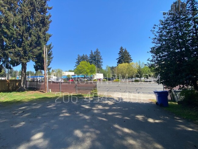 Photo - 4 Bed 2.5 Bath Remodelled Manufactured Home in Kent! Available NOW! Easy self showings!