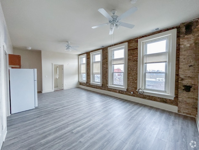 Building Photo - 1959 W Chicago Ave Unit 3 Rental