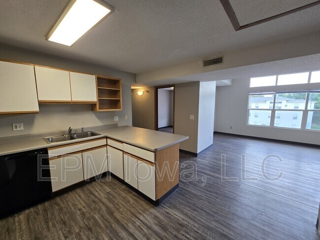 Photo - 60 Miller Ave SW