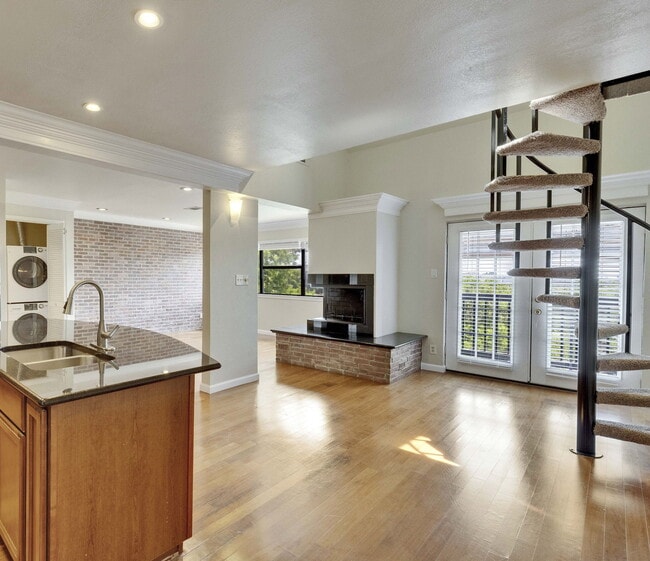 Building Photo - 8888 Tallwood Dr Unit Apartment 3310