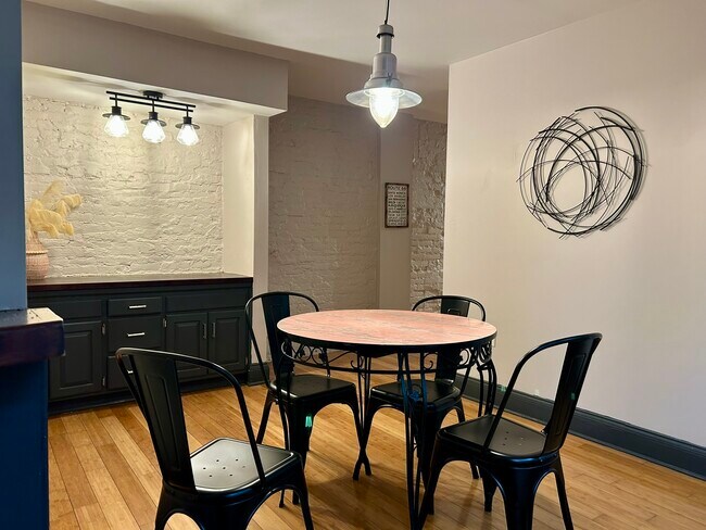 Photo - 225 E King St Unidad 1