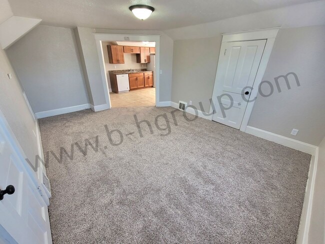 Photo - 6411 32nd Ave Unit Upper