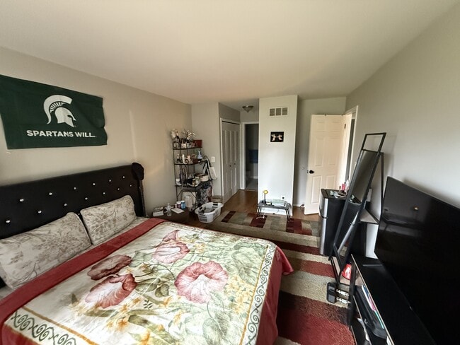 Photo - 14211 Ivanhoe Dr