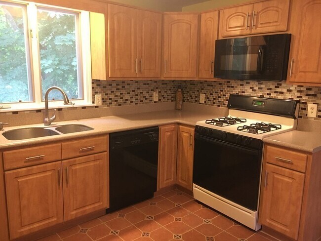 Photo - 5 Lynne Ave Unit 5