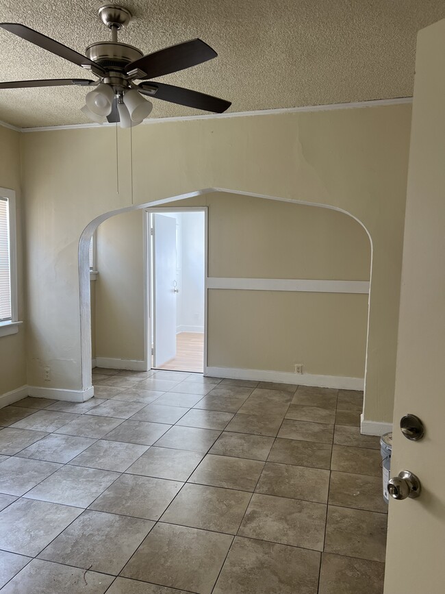 Building Photo - 3801 1/2 Montclair St Unit 3801  half Rental