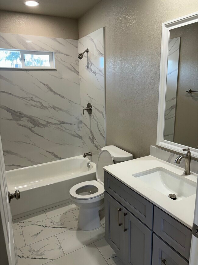 Photo - 2061 Marlow St