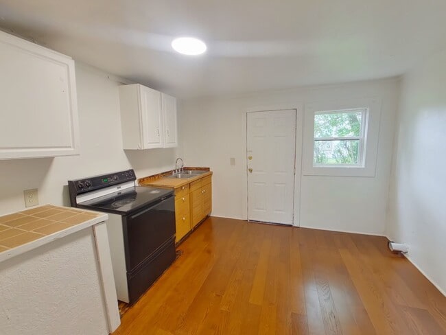 Photo - 3185 S Davidson St
