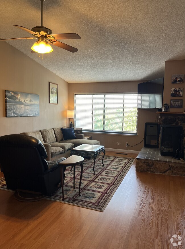 Building Photo - 1487 Ashwood Dr Rental