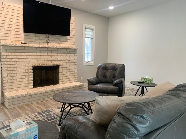 Photo - Executive Rental Furnished Unit B