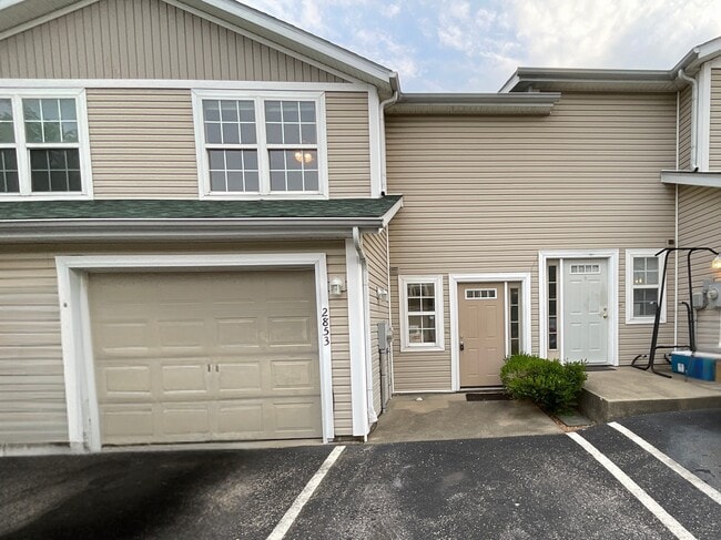 Building Photo - 2853 S Walnut Street Pike Rental