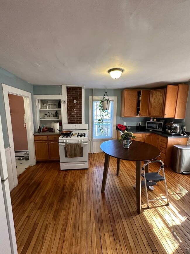 Photo - 14 Hamlin Ct Unit #1